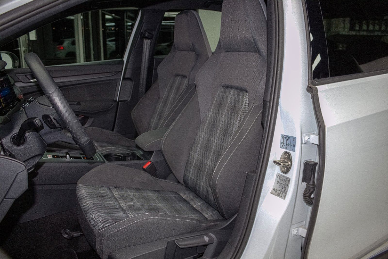 VW GOLF 8 GTD — foto 23