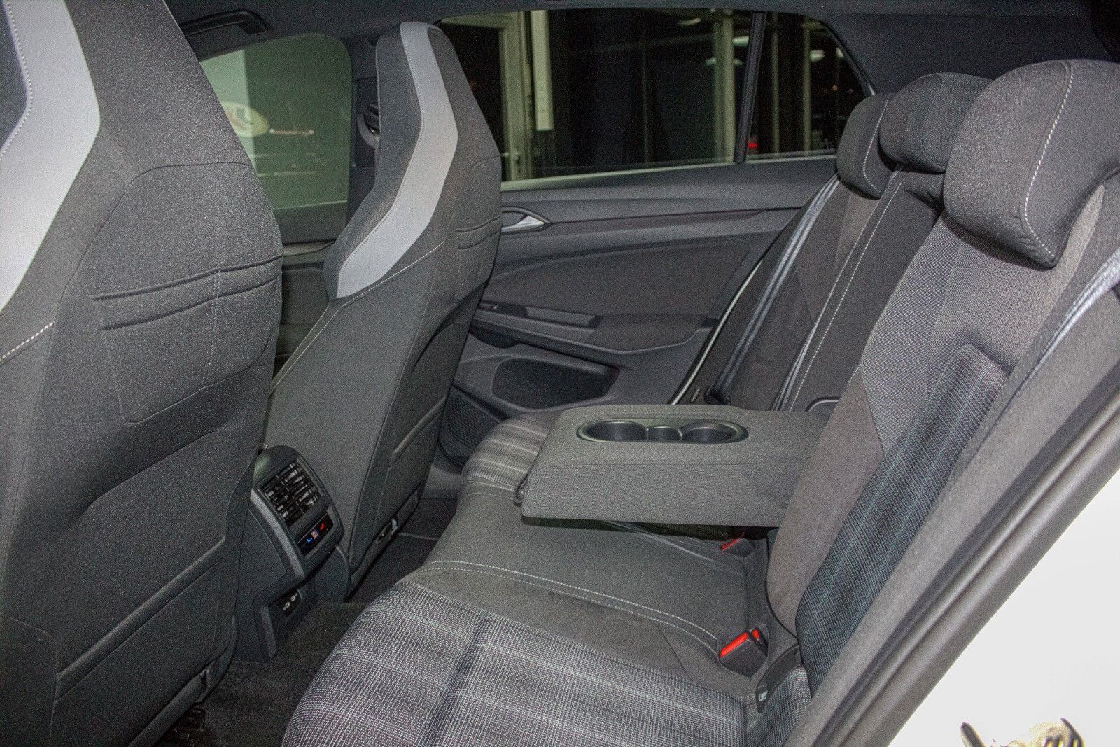 VW GOLF 8 GTD — foto 30